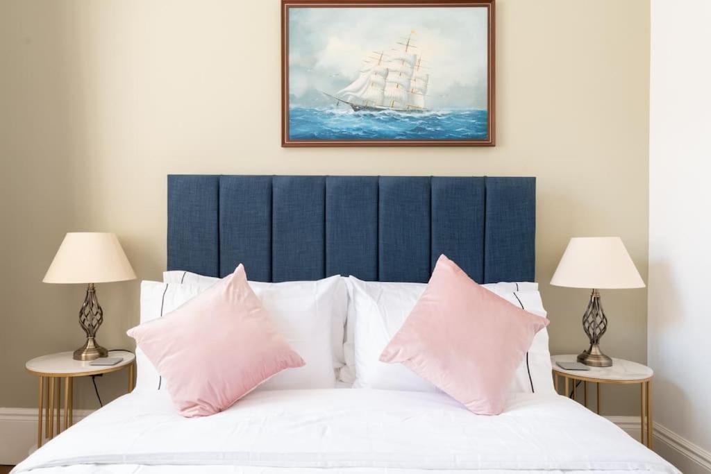 Stylish Beachfront Bolthole With Stunning Sea Views And Luxury Touches Херн-Бей Экстерьер фото