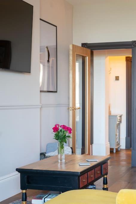 Stylish Beachfront Bolthole With Stunning Sea Views And Luxury Touches Херн-Бей Экстерьер фото