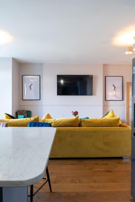 Stylish Beachfront Bolthole With Stunning Sea Views And Luxury Touches Херн-Бей Экстерьер фото
